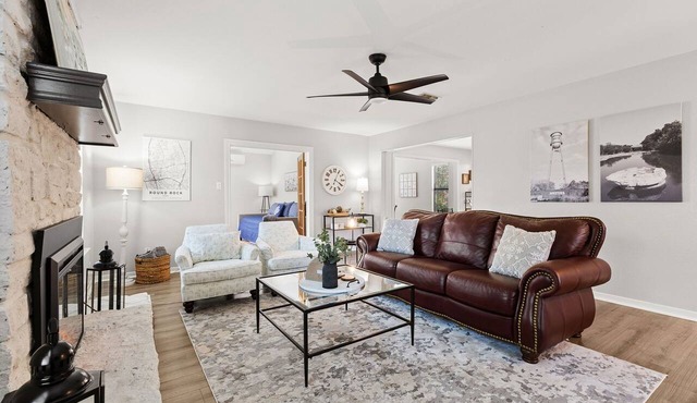 Round Rock Retreat-3-bedroom house centrally located in Round Rock. W/Bonus room