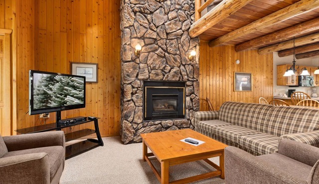 Rustic 2BR Loft Cabin w/Deck in Pelican Woods