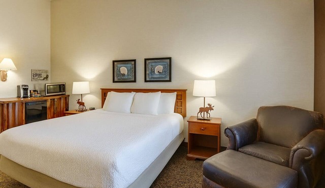 Rustic Deluxe King Bed Stay in Stoney Creek Columbia! Free Breakfast