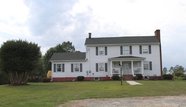 Rustic Elegance: 1800s Farmhouse on 200 Acres w/All the Comforts of Home