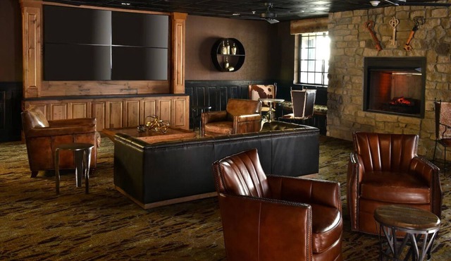 Rustic Lodge-style Stay w/Indoor/Outdoor Poo! Free Parking | 2 Units
