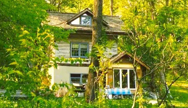 Rustic Norwegian-Style Log Cabin Rental near the Upper Iowa River in Decorah, Iowa