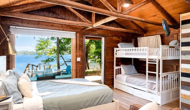 Rustic Waterfront Cabin on Toledo Bend Lake for an Unforgettable Getaway in Nature in Hemphill, Texas in Hemphill