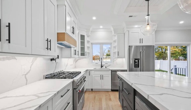 Salt Air Escape Beautiful 4-bedroom house in charming Long Branch