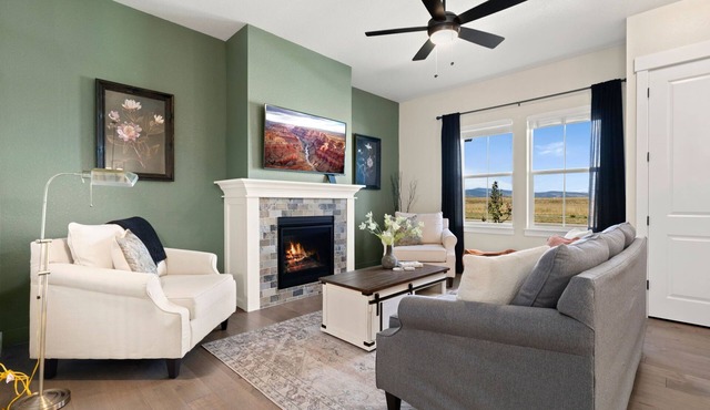 Scenic Mountain Retreat – Golf, Pickleball, Relax