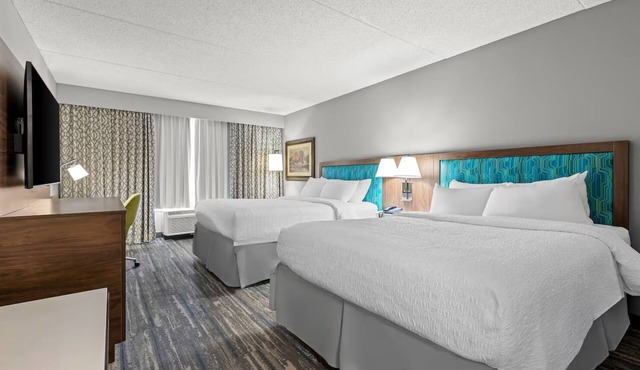 Scenic Stay Near Lake Guntersville with Breakfast, Parking, Tennis l 2 Rooms