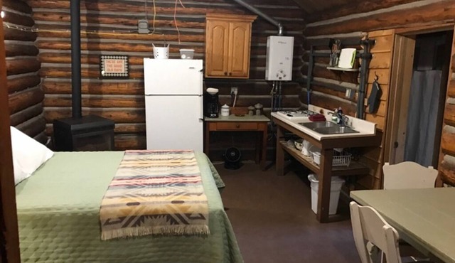 Screened Sleeping Porch + Firepit - Elkhorn Cabin!