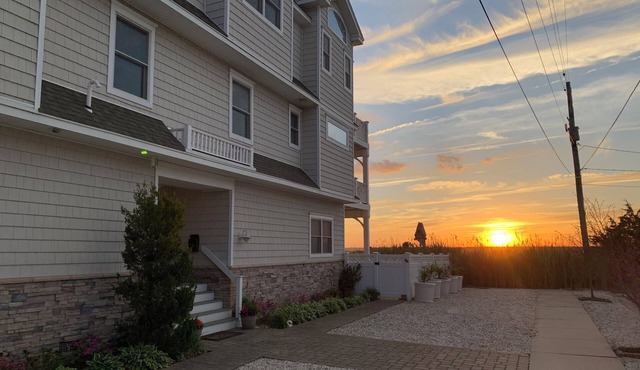 Sea Isle City - Gorgeous Views with a private Pool & Hot Tub!