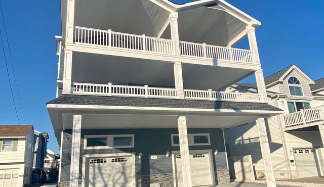 SEA ISLE POOL - 6 Bedroom TownHouse with ELEVATOR/POOL in Townsends Inlet