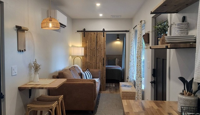 Secluded Container home In the country. Hot tub. Fire pit. Retreat