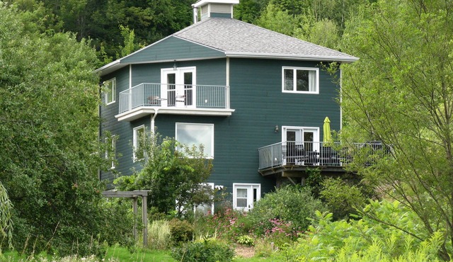 Secluded, peaceful country house on a magnificent 5-acre site. in Hatley