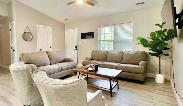 Serene 3-bedroom house w/big yard in Jacksonville
