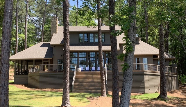 Serene Lake Martin luxury retreat (located in Eclectic)
