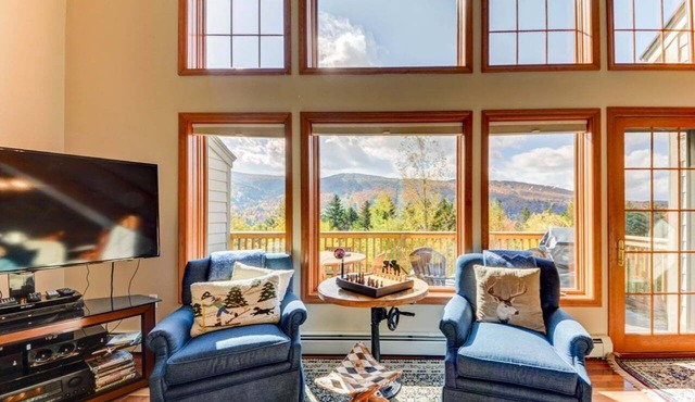 SH4 Bretton Woods Condo With Hot Tub, Next to Skiing and Mt Washington Hotel, ski Slopes Views!
