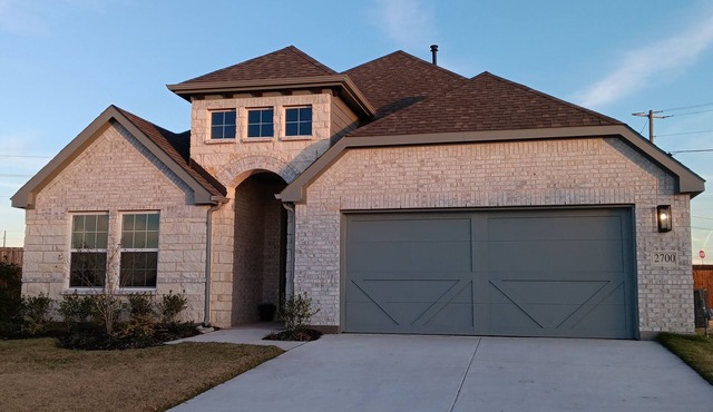 Sherman Hideaway. Spacious 4-bed house in tranquil Sherman with AC, large yard. in Sherman