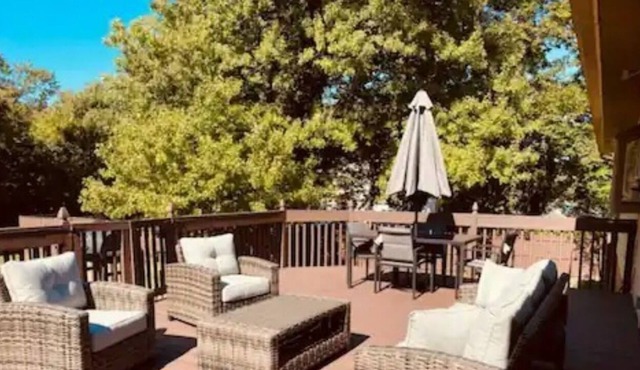 Shore Town Serenity: Saltwater Pool, Firepit & Grill