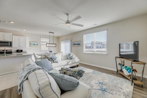 Shuttle to the Beach! Spacious Home in Millville
