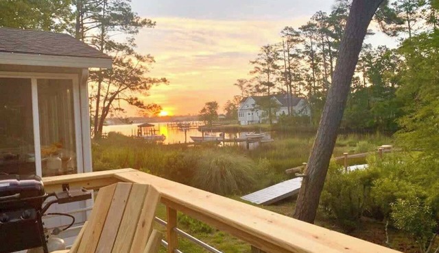 Sirena's Isle - Waterfront, Dock boat lift, pet friendly and fenced yard.