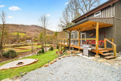 Ski, Hike, Fish! Mtn-View Creekside Gem in Newland