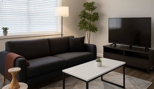 Skokie 1BR Stay Near Parks, Dining & Transit
