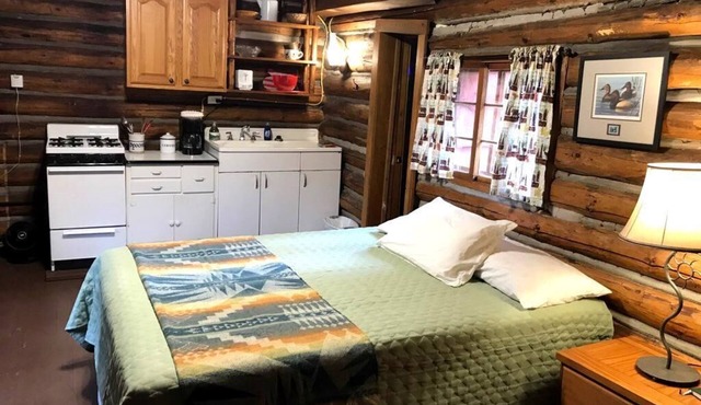 Sleeping Porch tucked in Spearfish Canyon - Outpost Cabin