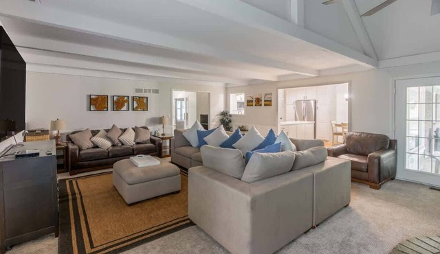 Sleeps 15| Game Room + King Beds