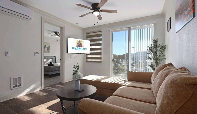 Sleeps 5 2BR Pool Free Parking