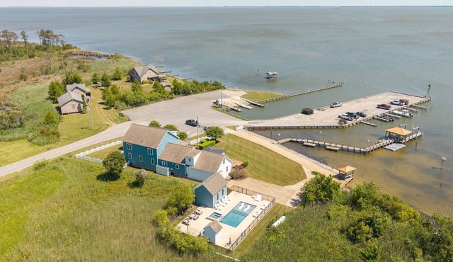 Sound Life 5 Bedroom Vacation Home, Soundfront Views with Pool Access!