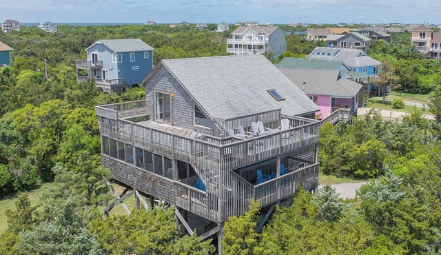 Soundside Cottage Close to Beach with Stunning Views, Screened Porch, Smart TVs