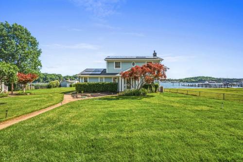 South River Estate 4BR Sleeps 10