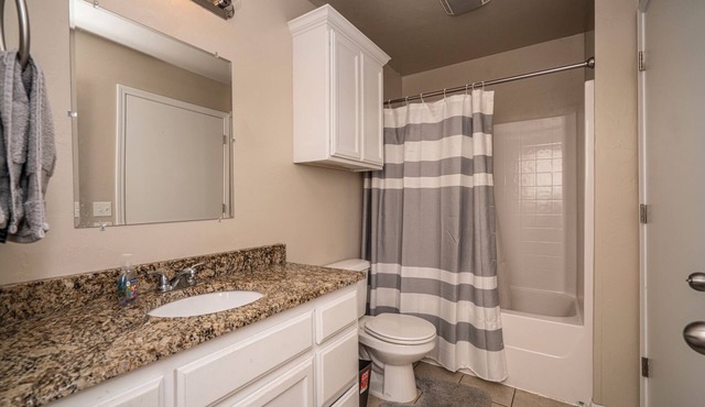Spacious 1 Bed - Gated - Reserved Parking