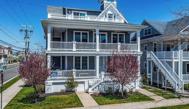 SPACIOUS 11+ BR, 8 ensuites, 12 bath, sleeps 35! Beach tags included