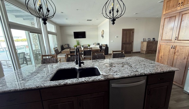 Spacious 2 bedroom condo on Lake Kampeska