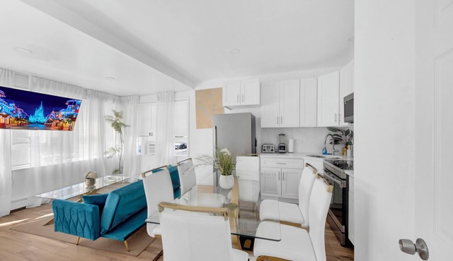 Spacious 2 Bedroom Home/Parking Included/Near NYC