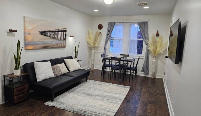 Spacious 2BR Apt| 3 Beds | 15 Min to NYC