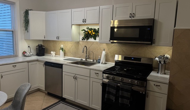 Spacious 3-bedroom apartment with WiFi, AC, in charming ideally located Bayonne.
