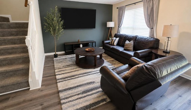 Spacious 3BR Retreat Perfect for Groups Near Downtown
