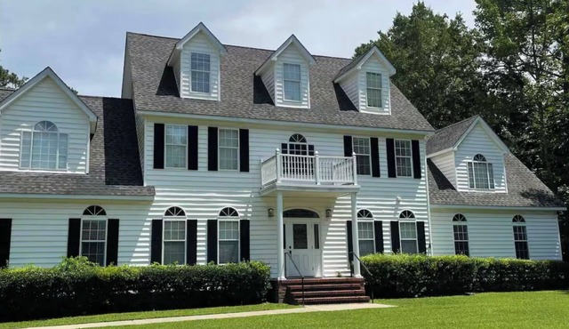 Spacious 4 bedroom house with AC and WiFi in charming Williamsburg