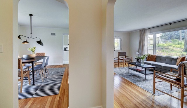 Spacious 4 BR Home in Heart of Central Omaha
