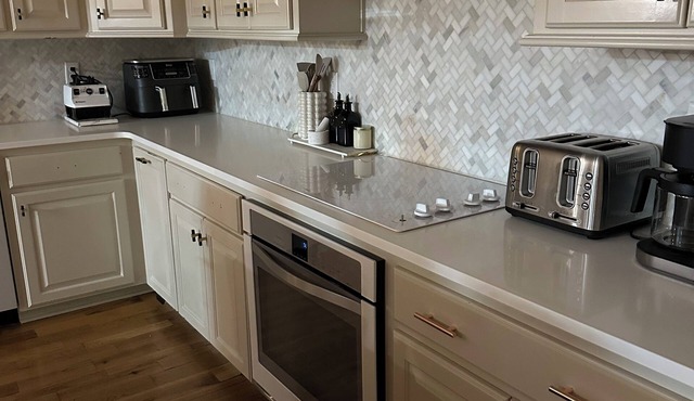 Spacious 5-bedroom house in brilliant Overland Park with AC. Ideal for Major International Sporting Event Cup