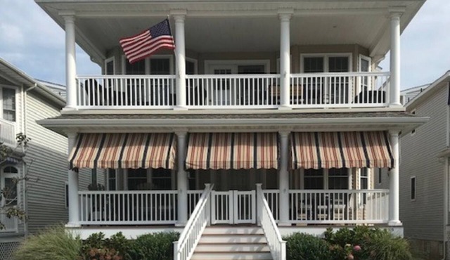 Spacious 5-Bedroom Beach House – Ideal for Families, Walk to Ocean & Downtown