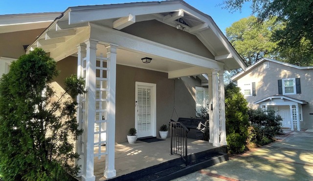 Spacious 5-Bedroom Home with Private Guest Cottage