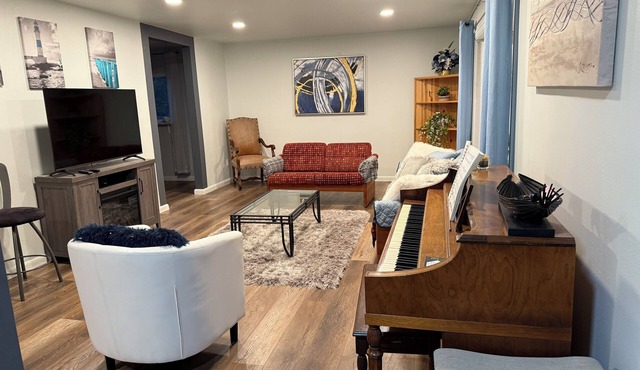 Spacious 5-bedroom house in peaceful Boulder with AC