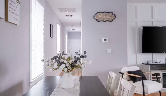 Spacious Carver Stay King Suite Parking VCU