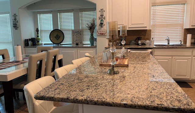 Spacious Executive Retreat - Sleeps 8+ in Midlothian