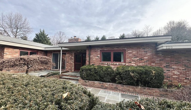 Spacious home, near medical center, Winchester