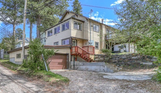 Spacious Lead Home W/2 full connected units w/option of privacy