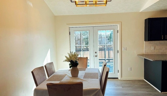 Spacious Martinsburg Ranch family friendly home. Near Hospital, I-81 & Downtown.