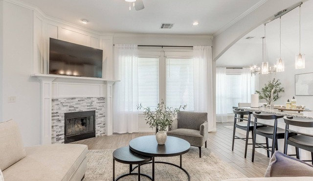 Spacious Modern Comfort | Fabulous 15th!