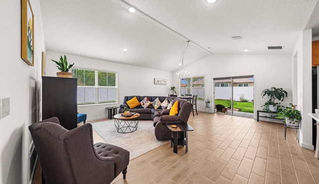 Spacious Modern Villa with Private Yard, Ocala in Ocala